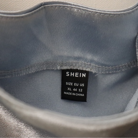 NWOT Elegant Light Blue Satin Skirt Size 12 - Picture 4 of 5